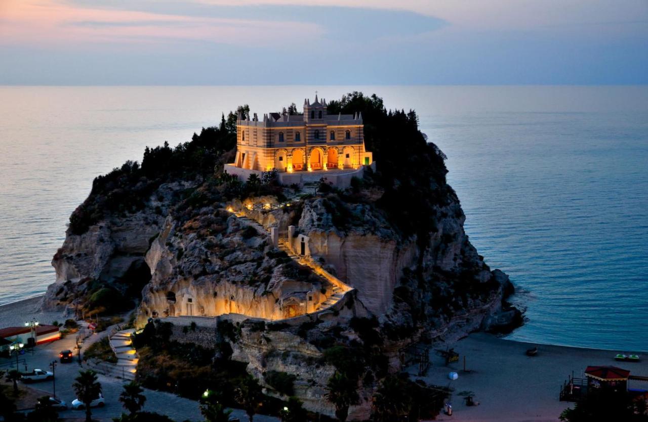 Отель La Torre Del Mulino Тропея Экстерьер фото